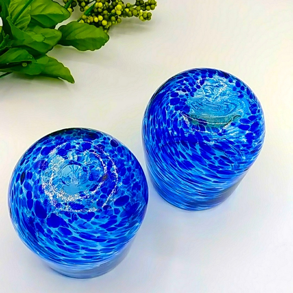 🫐HP! 2 Cocktail Glasses With Blue Swirled Dots, Hand Blown - Picture 3 of 6